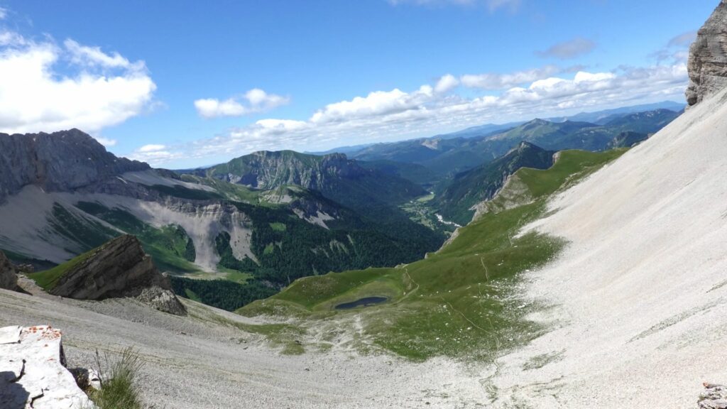 Tour du Dévoluy : le lac du Lauzon et le vallon classé de La Jarjatte