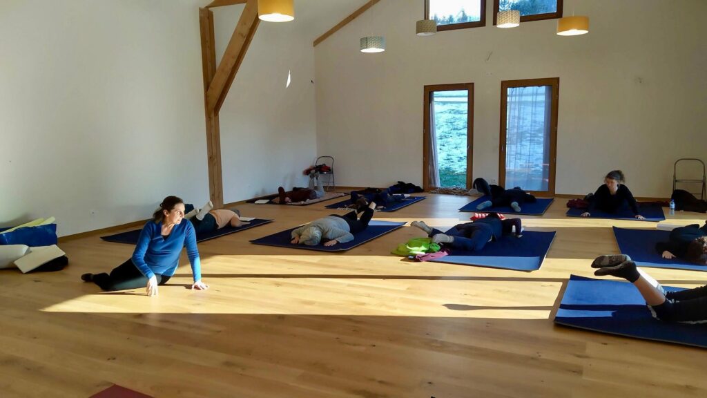 Nathalie Touaty guide une séance de Feldenkrais