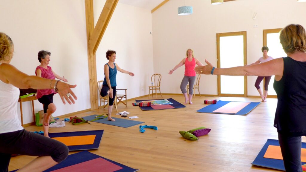 Catherine Gros guide une séance de Hatha Yoga