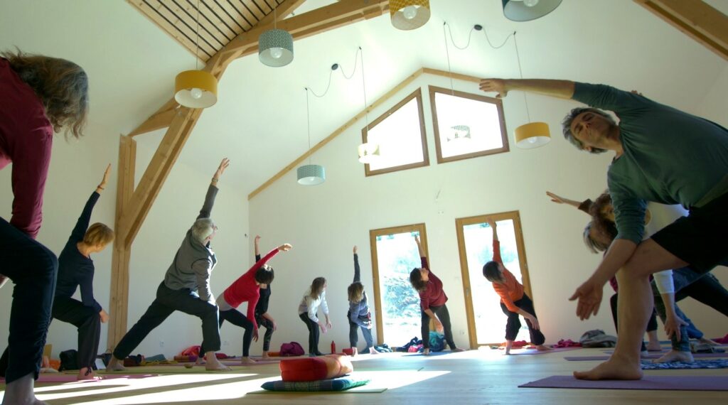 Séance de yoga avec David Leurent au gîte de La Jarjatte