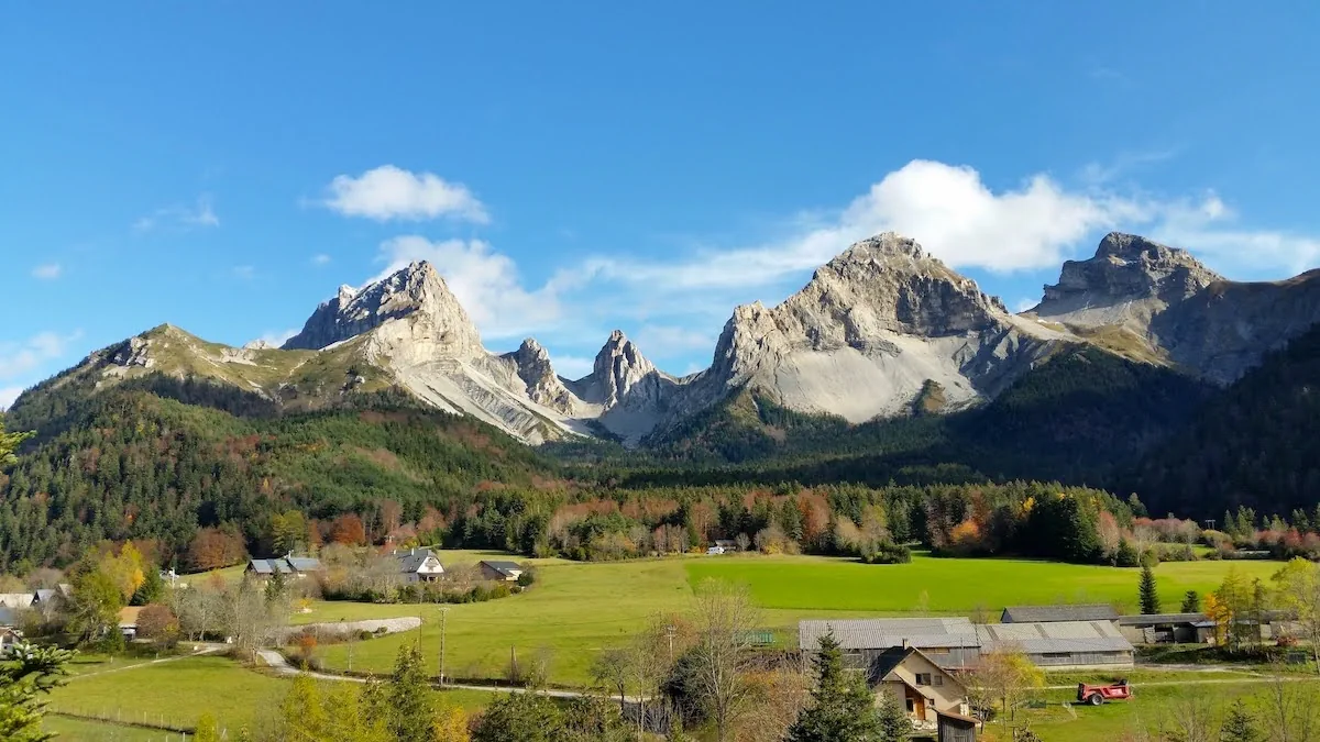 Les aiguilles de La Jarjatte en automne